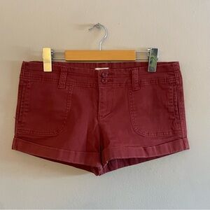 Hollister Dark Red Low-Rise Cargo Shorts w Porkchop Pockets – Size 28 EUC